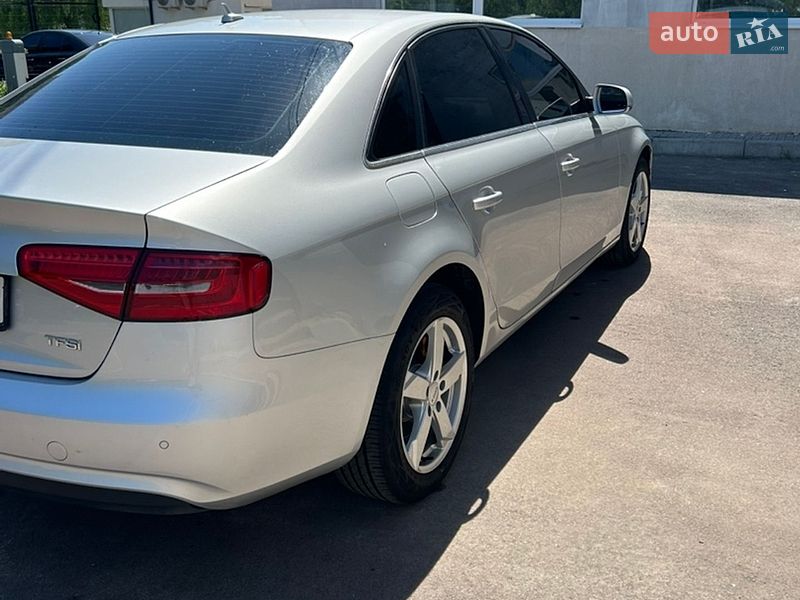 Седан Audi A4 2013 в Киеве