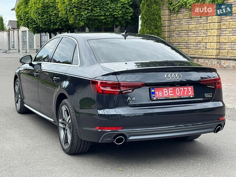 Седан Audi A4 2018 в Ровно