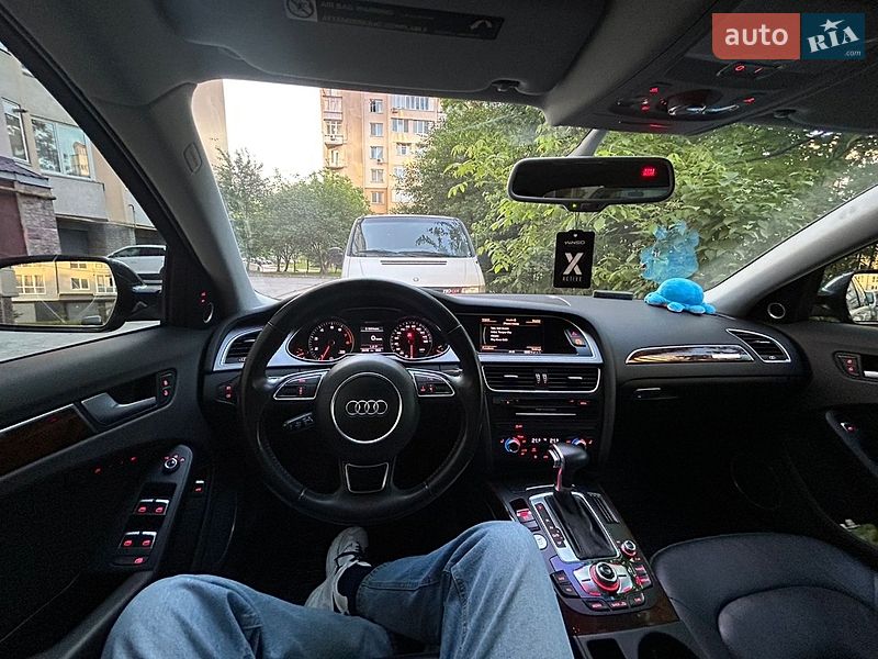 Седан Audi A4 2014 в Ивано-Франковске