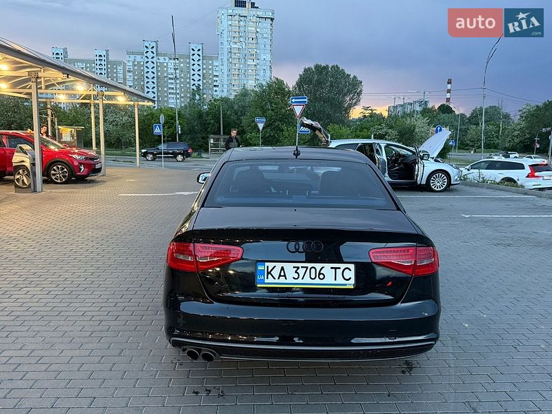 Седан Audi A4 2015 в Киеве
