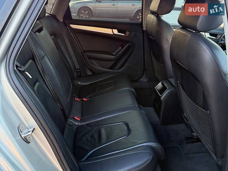 Седан Audi A4 2013 в Львові