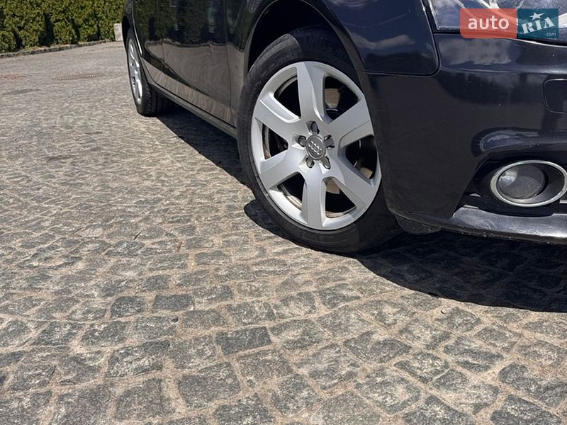 Седан Audi A4 2011 в Жовкве