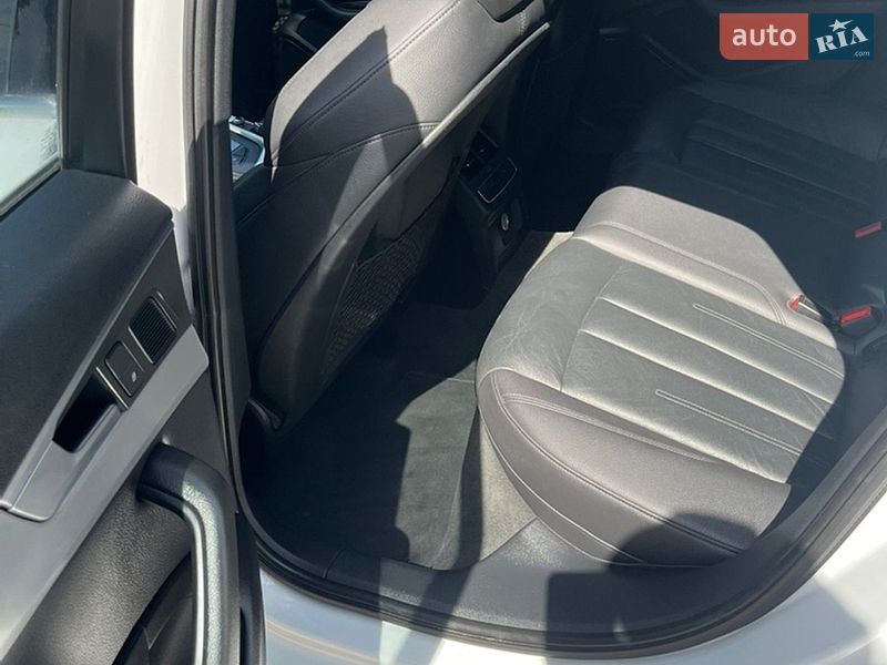 Седан Audi A4 2017 в Ровно