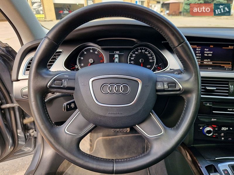 Седан Audi A4 2012 в Дніпрі