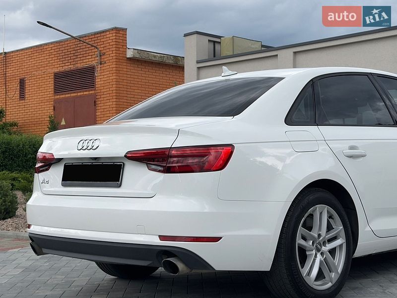 Седан Audi A4 2017 в Одесі