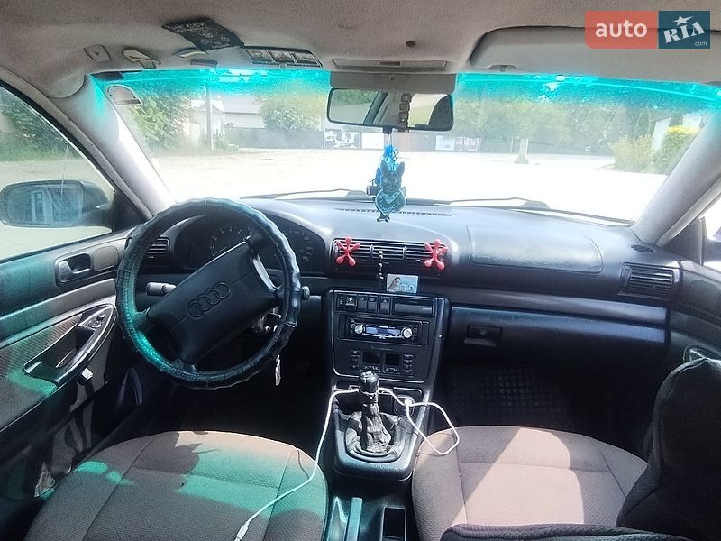 Седан Audi A4 1995 в Косові
