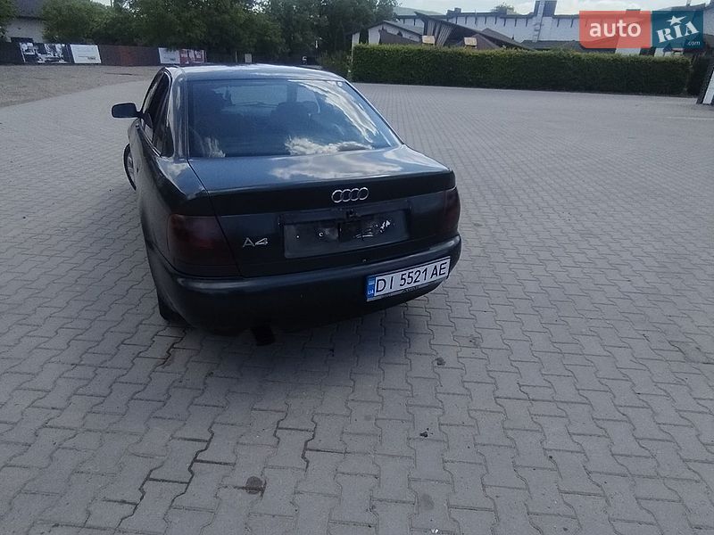 Седан Audi A4 1995 в Косові