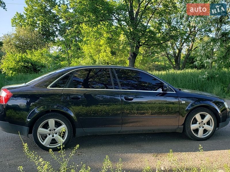 Седан Audi A4 2001 в Чугуєві