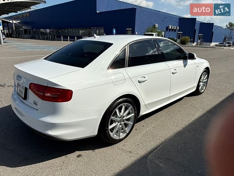 Седан Audi A4 2015 в Львові