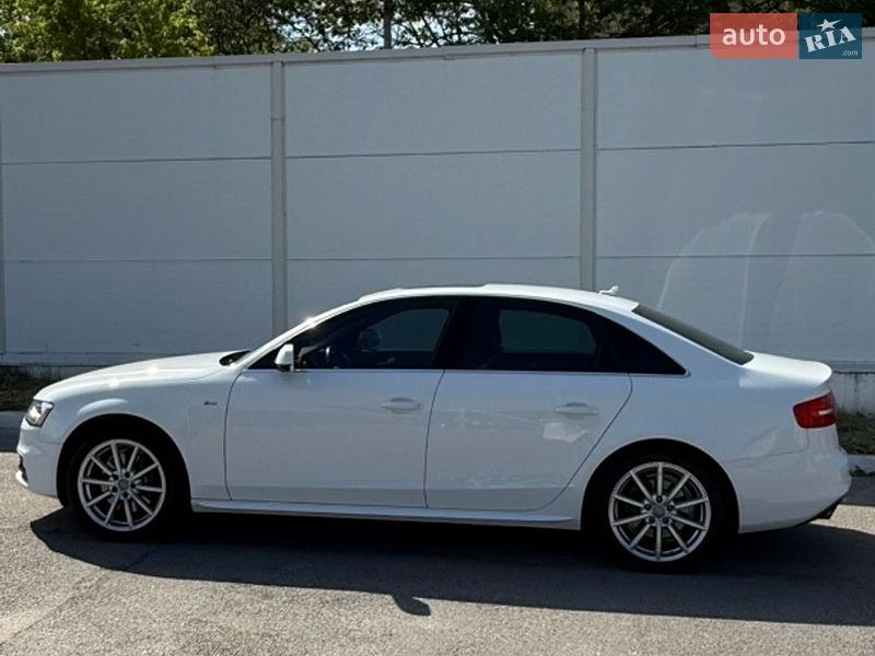 Седан Audi A4 2015 в Львові