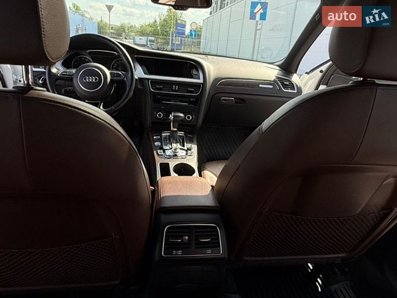 Седан Audi A4 2015 в Львові