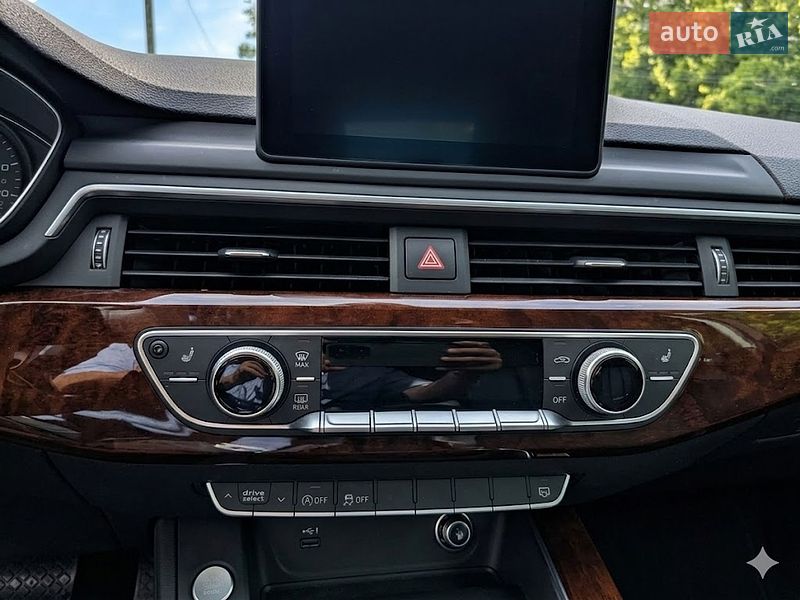 Седан Audi A4 2019 в Киеве
