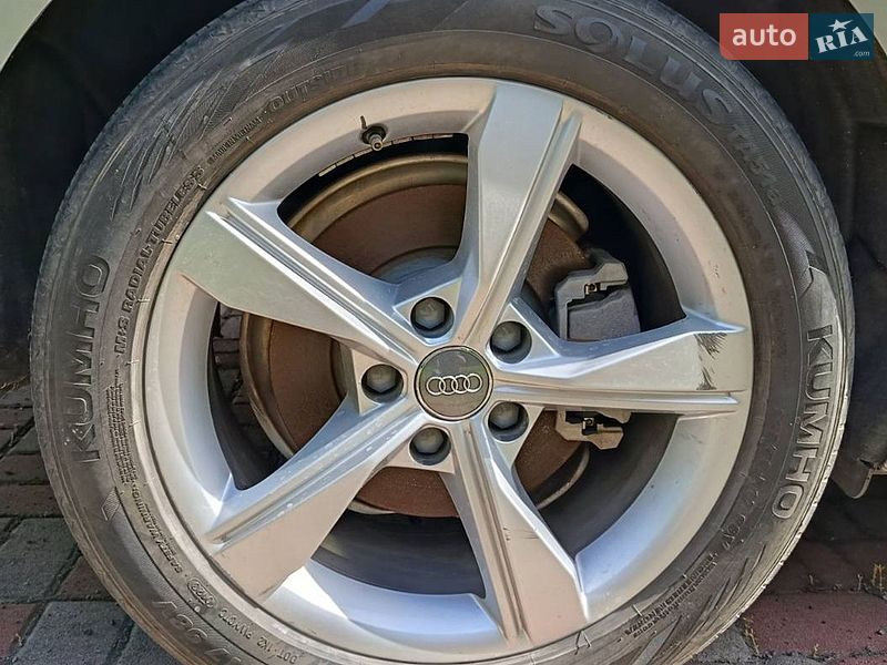 Седан Audi A4 2019 в Киеве