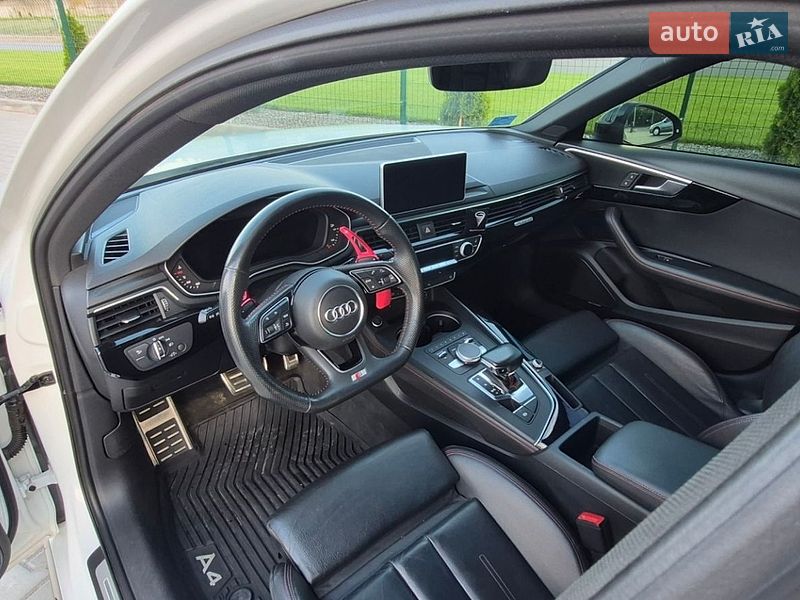 Седан Audi A4 2018 в Дніпрі