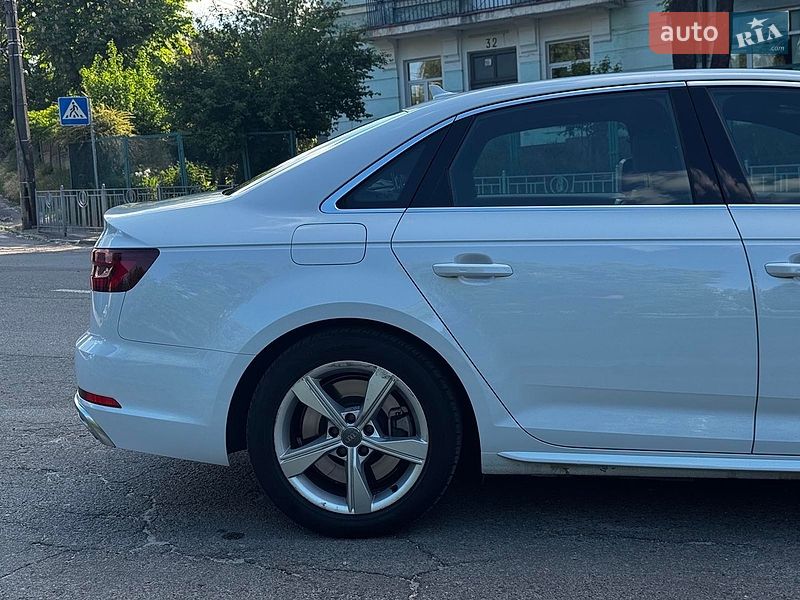 Седан Audi A4 2018 в Києві