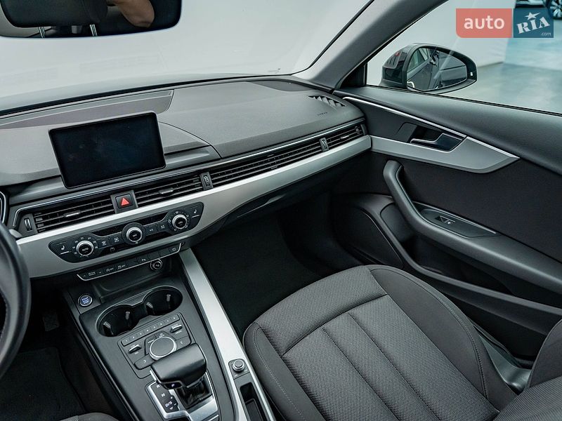 Седан Audi A4 2017 в Києві