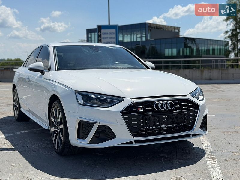 Седан Audi A4 2022 в Киеве
