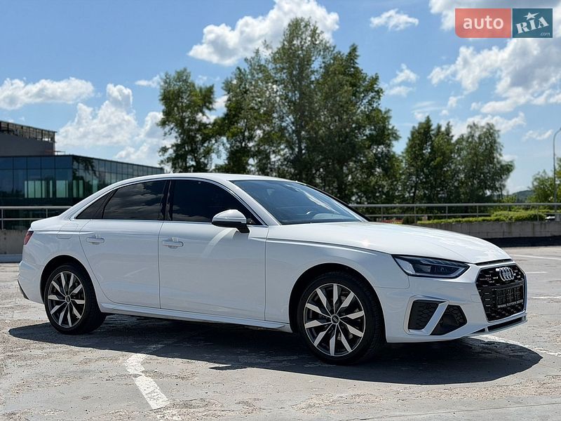 Седан Audi A4 2022 в Киеве