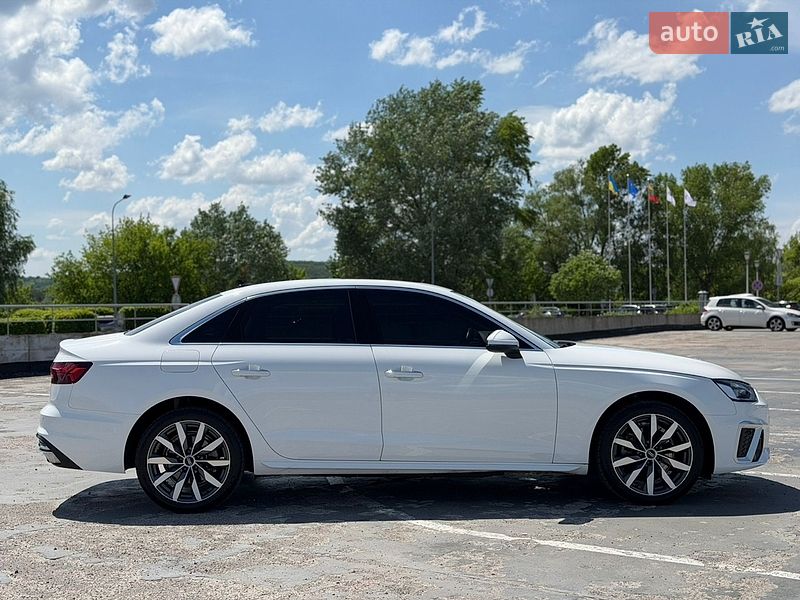 Седан Audi A4 2022 в Киеве