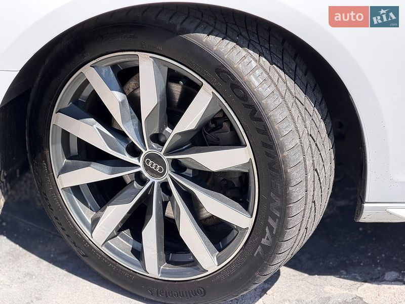 Седан Audi A4 2022 в Киеве
