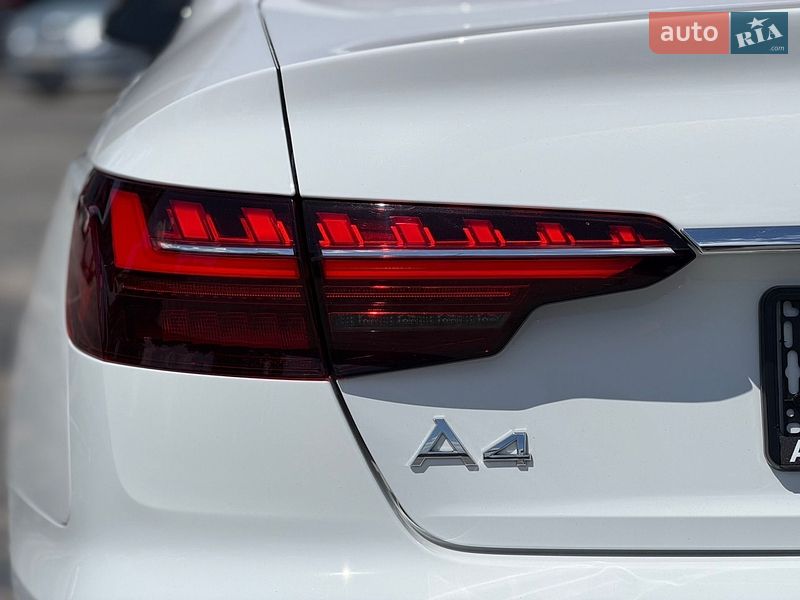 Седан Audi A4 2022 в Киеве