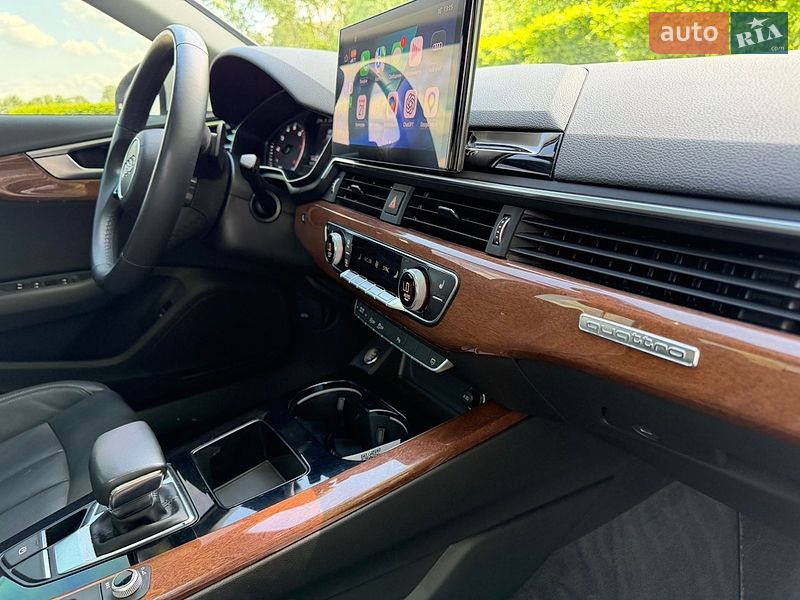 Седан Audi A4 2022 в Киеве