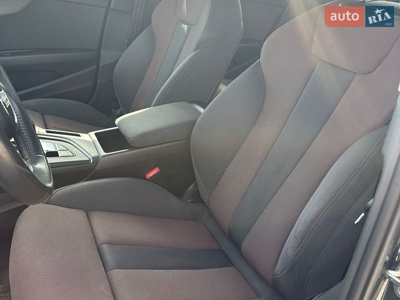 Седан Audi A4 2017 в Рівному
