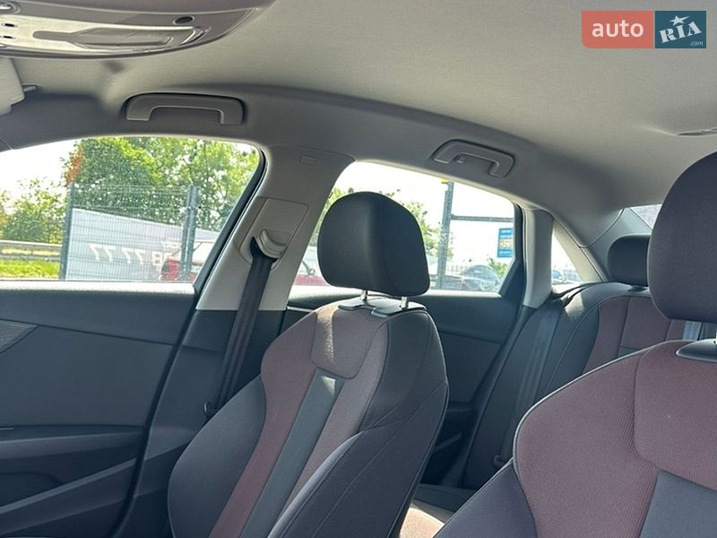 Седан Audi A4 2017 в Рівному