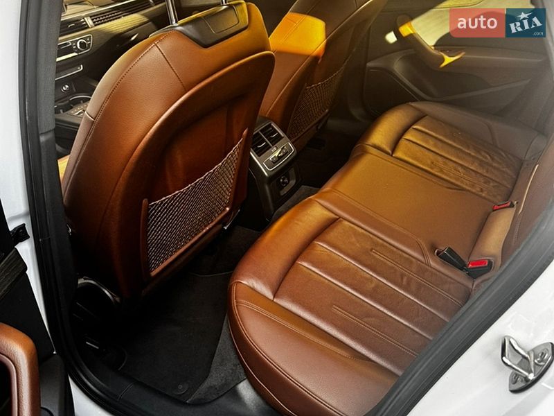 Седан Audi A4 2019 в Дніпрі