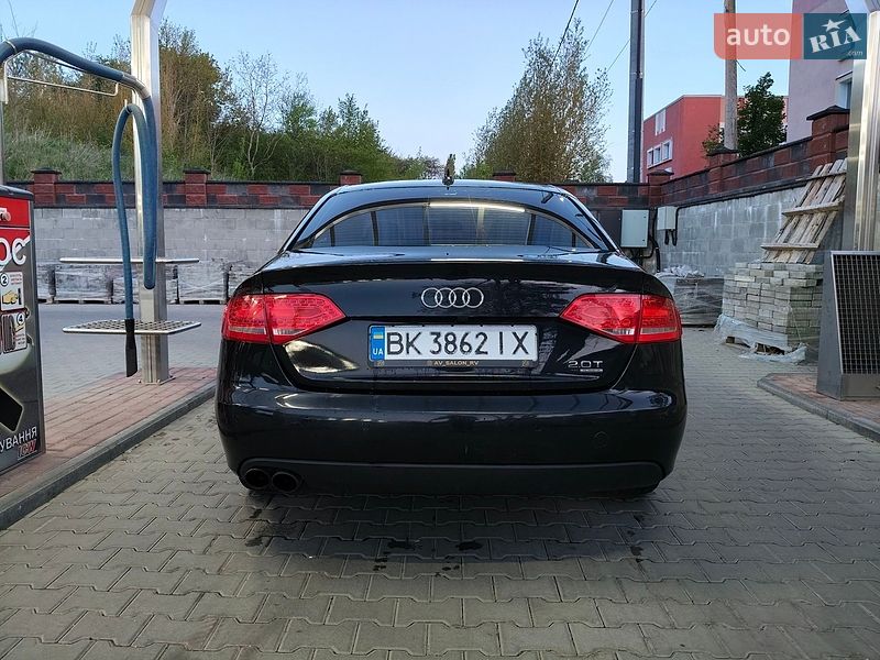 Седан Audi A4 2010 в Ровно
