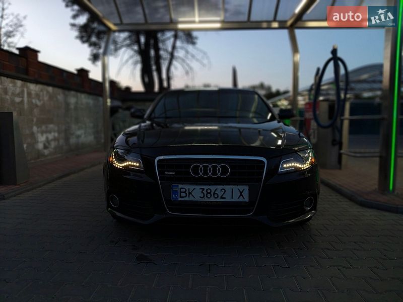 Седан Audi A4 2010 в Ровно