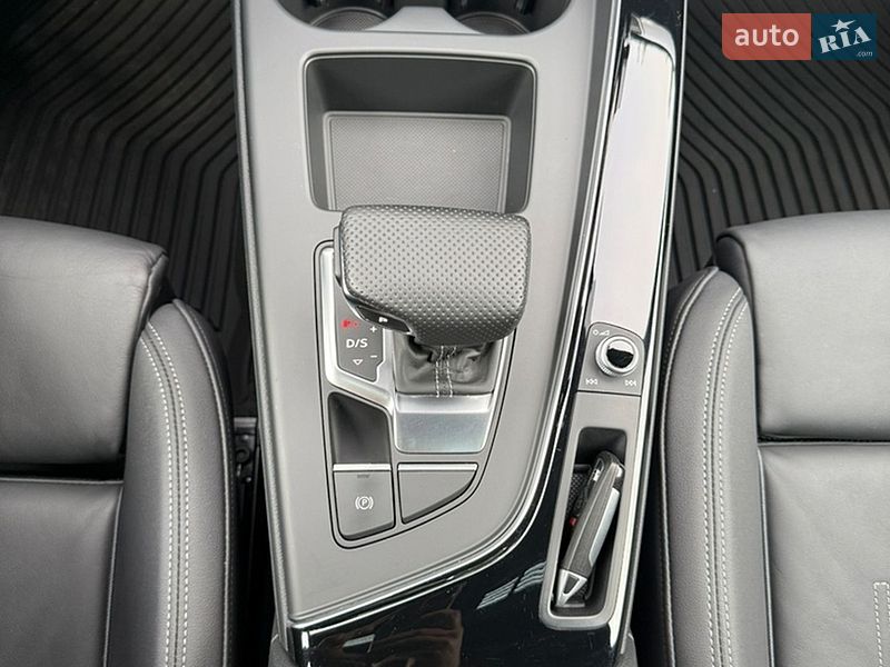 Седан Audi A4 2021 в Киеве