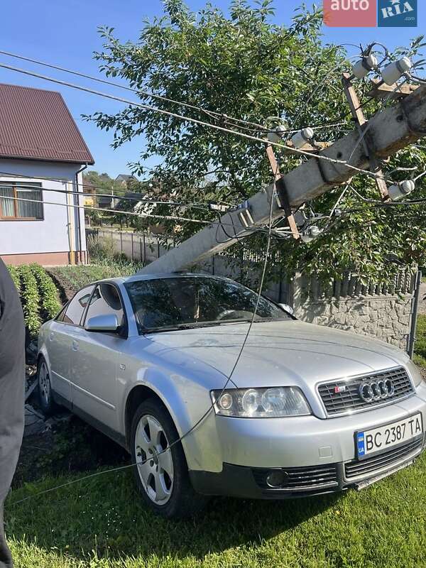 Седан Audi A4 2001 в Яворове