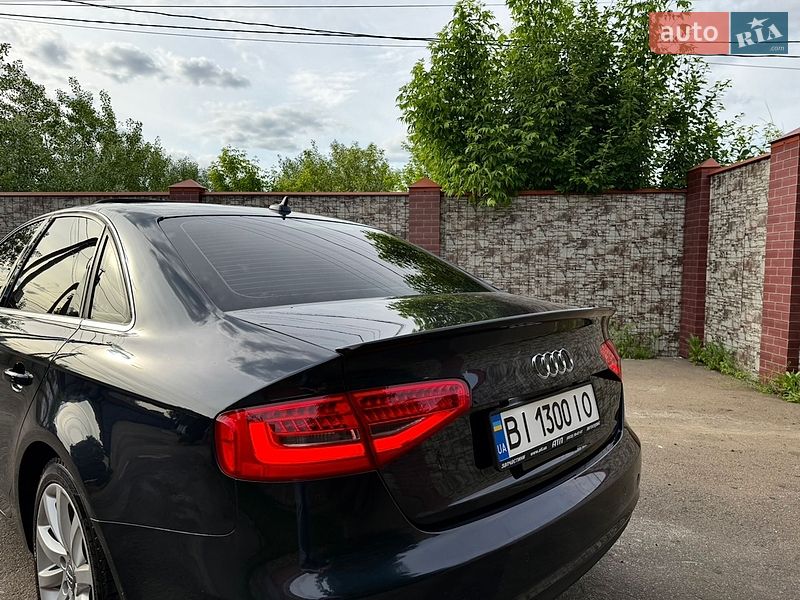 Седан Audi A4 2012 в Киеве