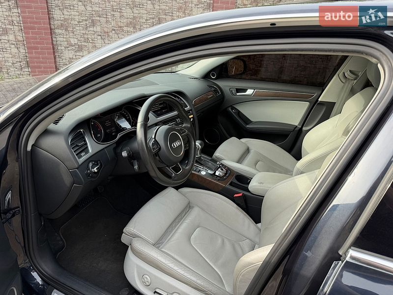 Седан Audi A4 2012 в Киеве