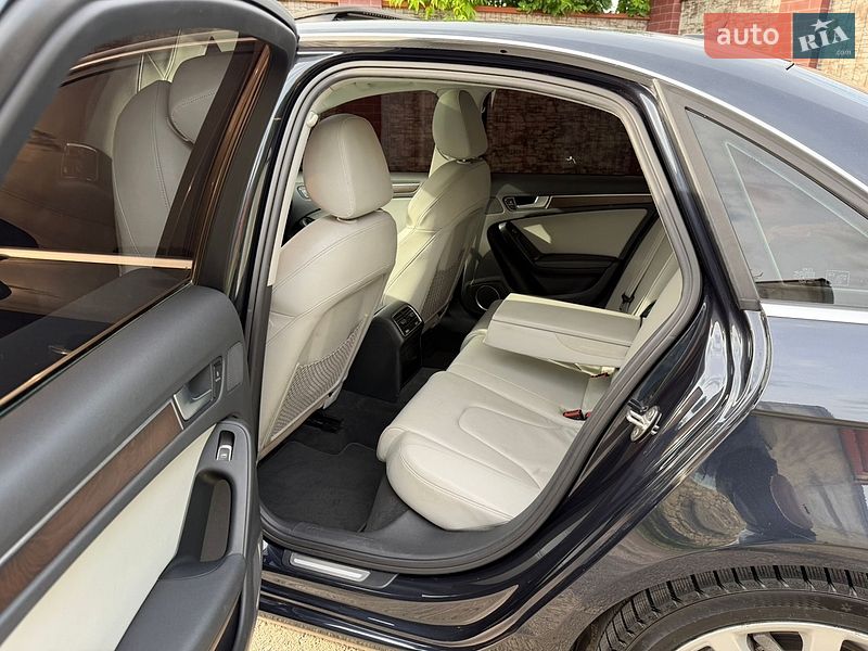 Седан Audi A4 2012 в Киеве