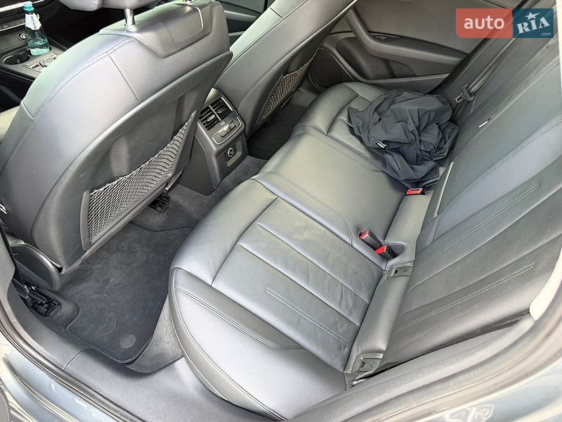 Седан Audi A4 2017 в Киеве