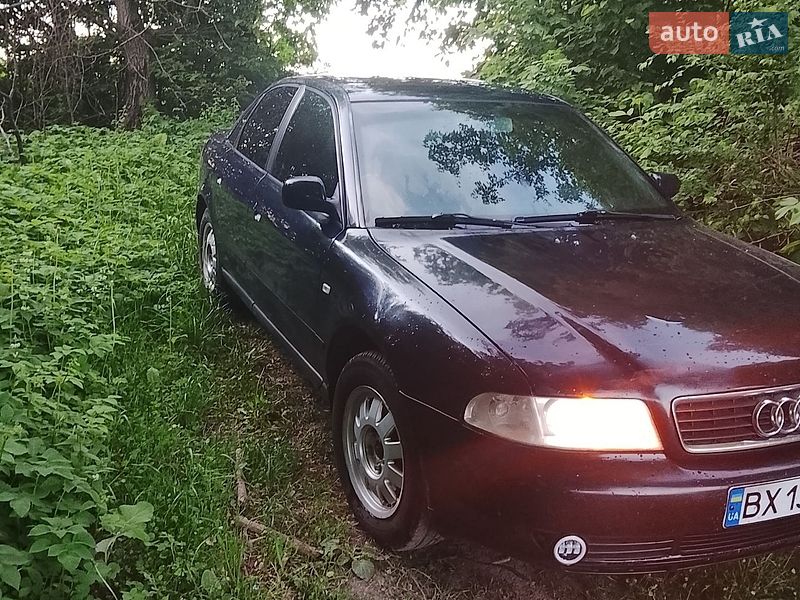 Седан Audi A4 1998 в Теофиполе