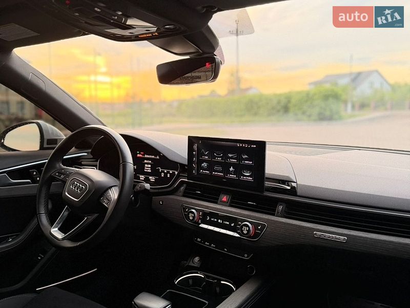 Седан Audi A4 2023 в Бучачі