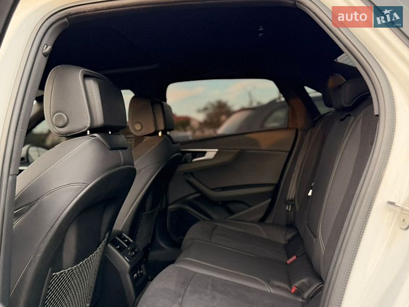 Седан Audi A4 2023 в Бучачі
