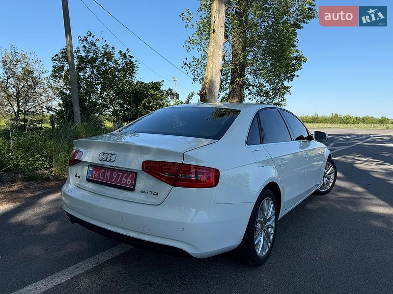Седан Audi A4 2015 в Городку