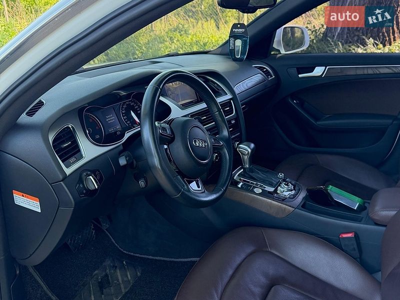 Седан Audi A4 2015 в Городку