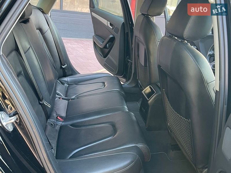 Седан Audi A4 2012 в Рівному