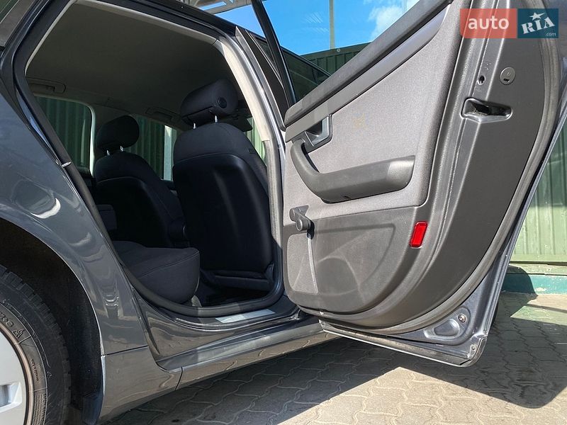 Седан Audi A4 2006 в Володимирі
