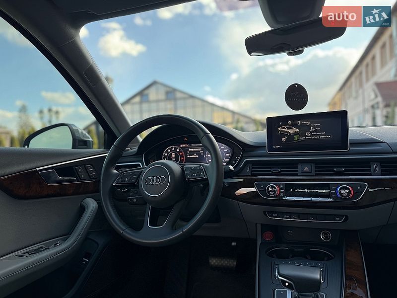 Седан Audi A4 2019 в Киеве