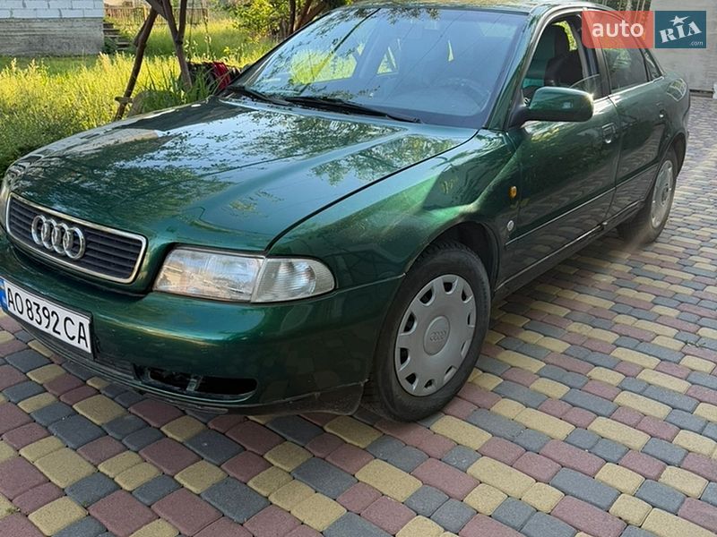 Седан Audi A4 1996 в Бедевлі