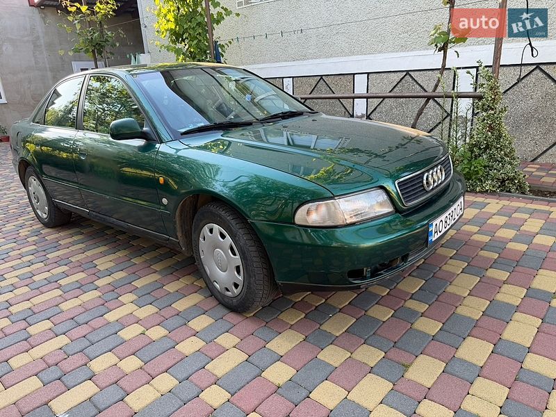 Седан Audi A4 1996 в Бедевлі
