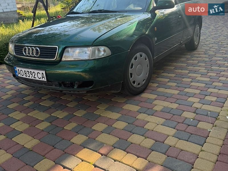Седан Audi A4 1996 в Бедевлі