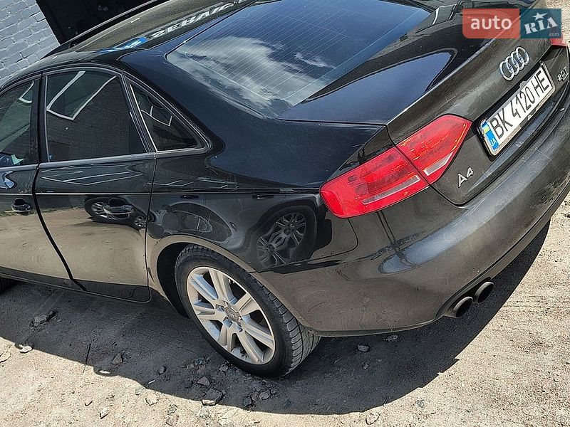 Седан Audi A4 2011 в Ровно