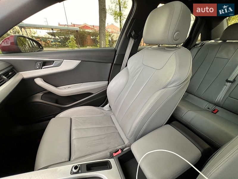 Седан Audi A4 2017 в Киеве